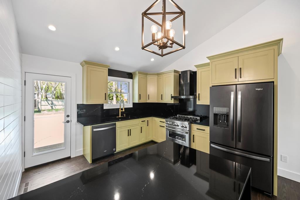 9 of 29 - 10 Shinnecock Lane, Hampton Bays, NY