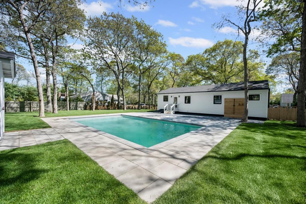 20 of 29 - 10 Shinnecock Lane, Hampton Bays, NY