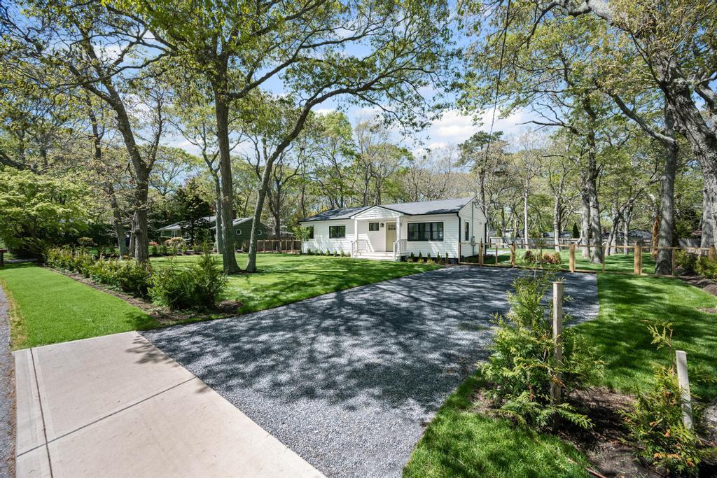 2 of 29 - 10 Shinnecock Lane, Hampton Bays, NY