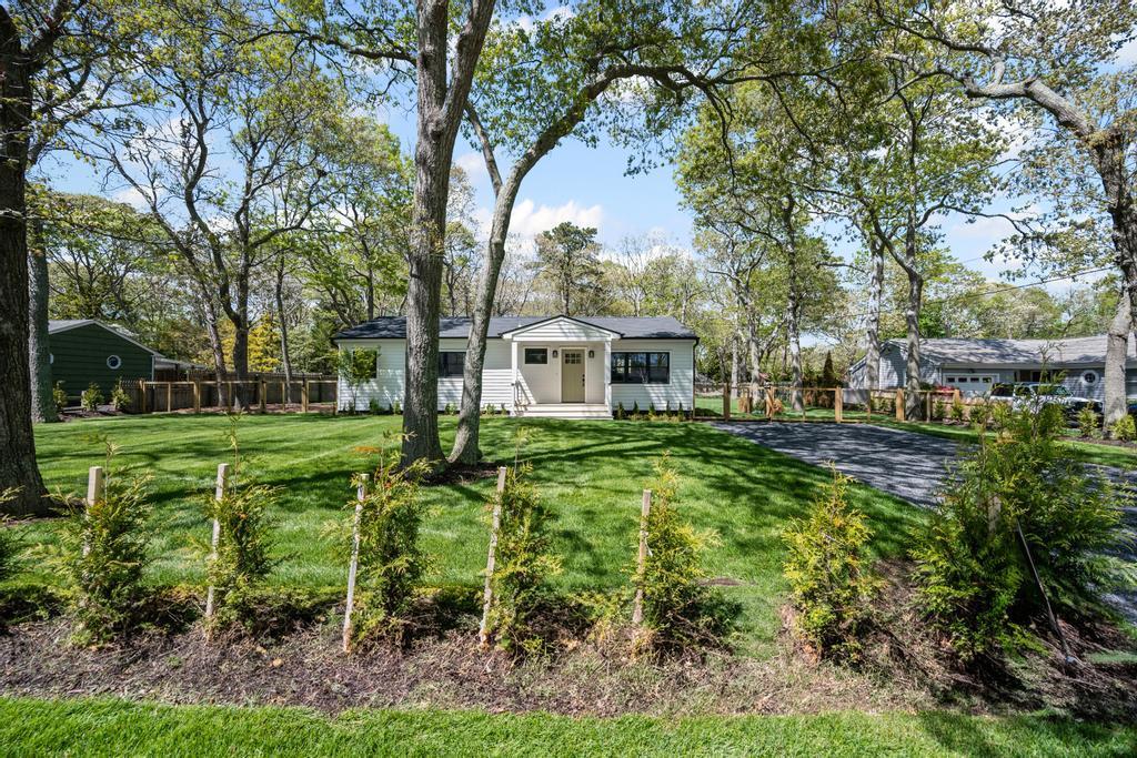 3 of 29 - 10 Shinnecock Lane, Hampton Bays, NY