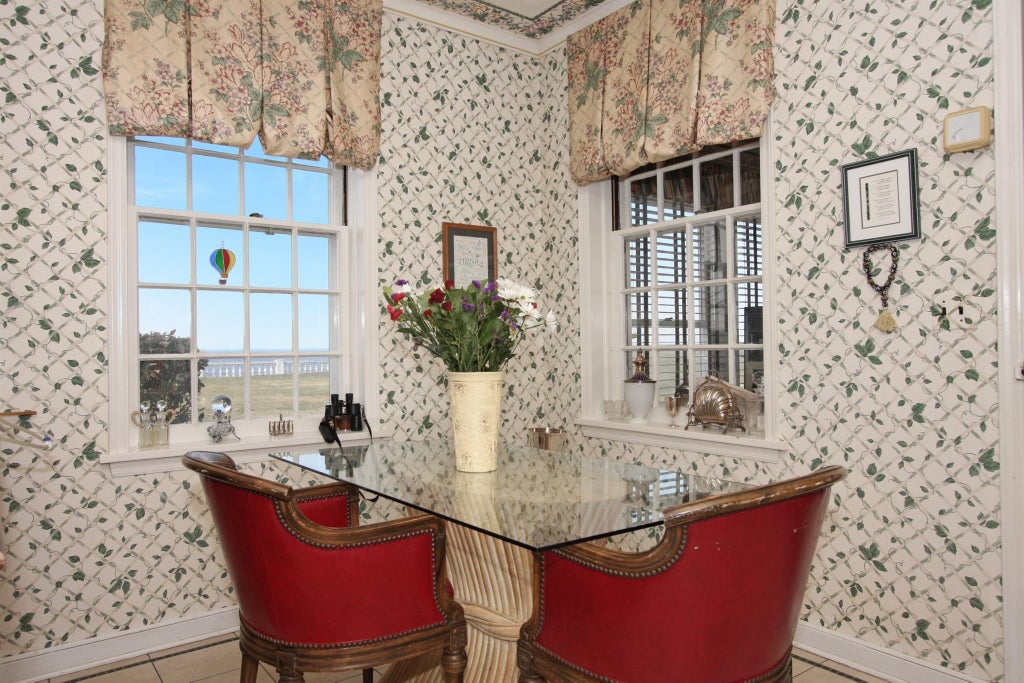 9 of 35 - 2 Wallis Lane, Nissequogue, NY