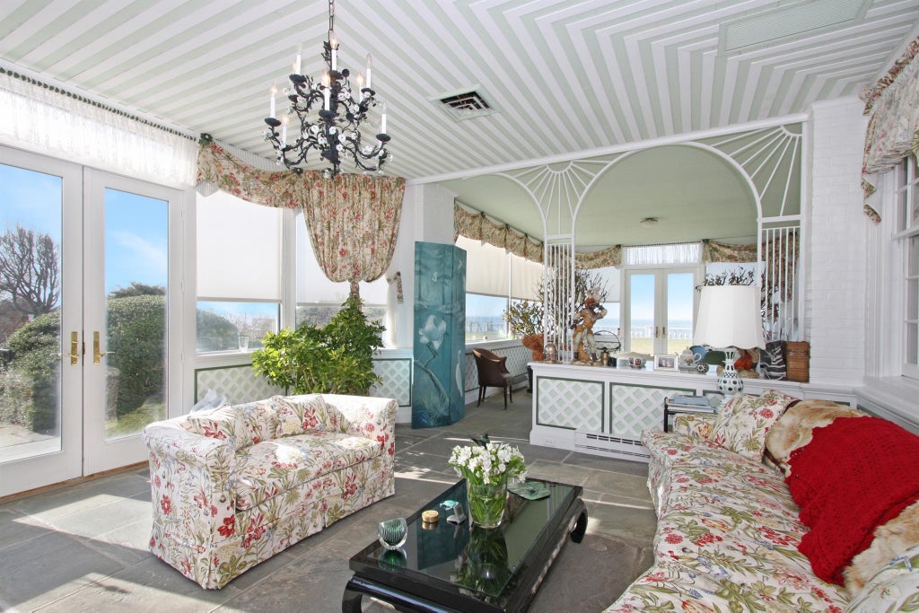 10 of 35 - 2 Wallis Lane, Nissequogue, NY