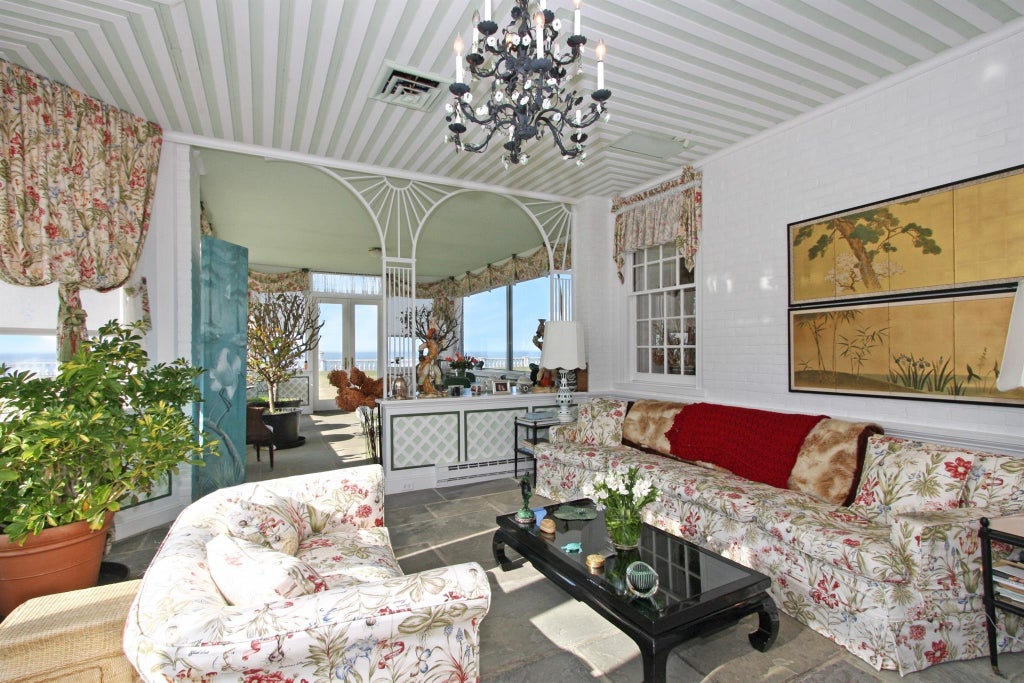11 of 35 - 2 Wallis Lane, Nissequogue, NY