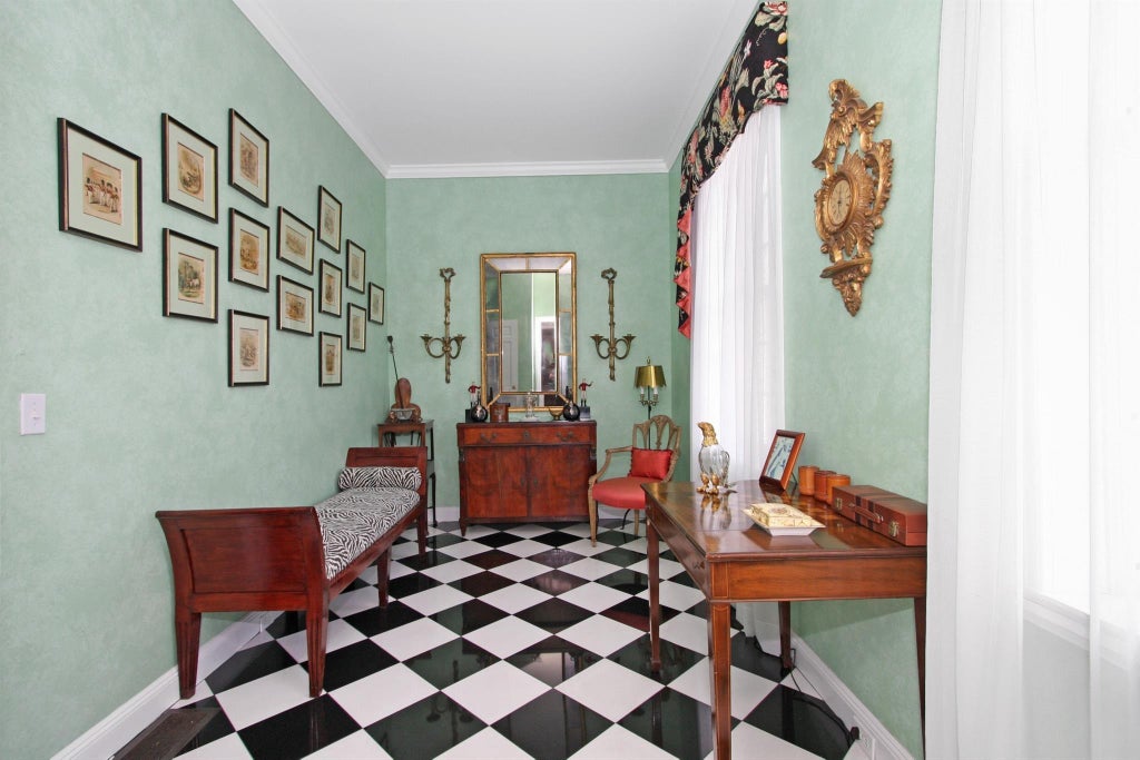 14 of 35 - 2 Wallis Lane, Nissequogue, NY