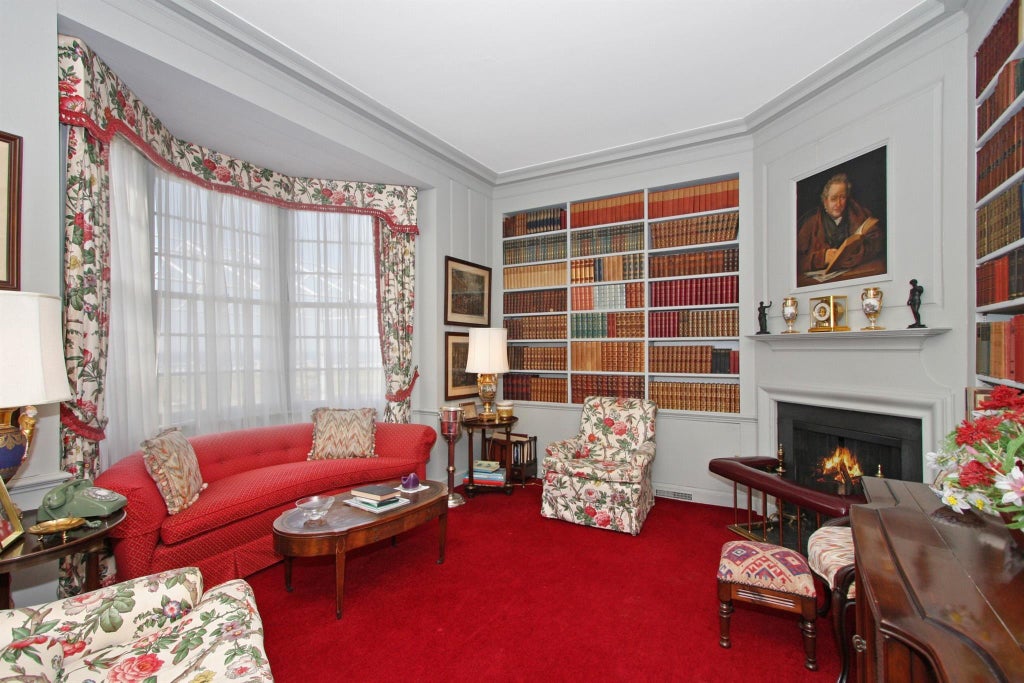 15 of 35 - 2 Wallis Lane, Nissequogue, NY