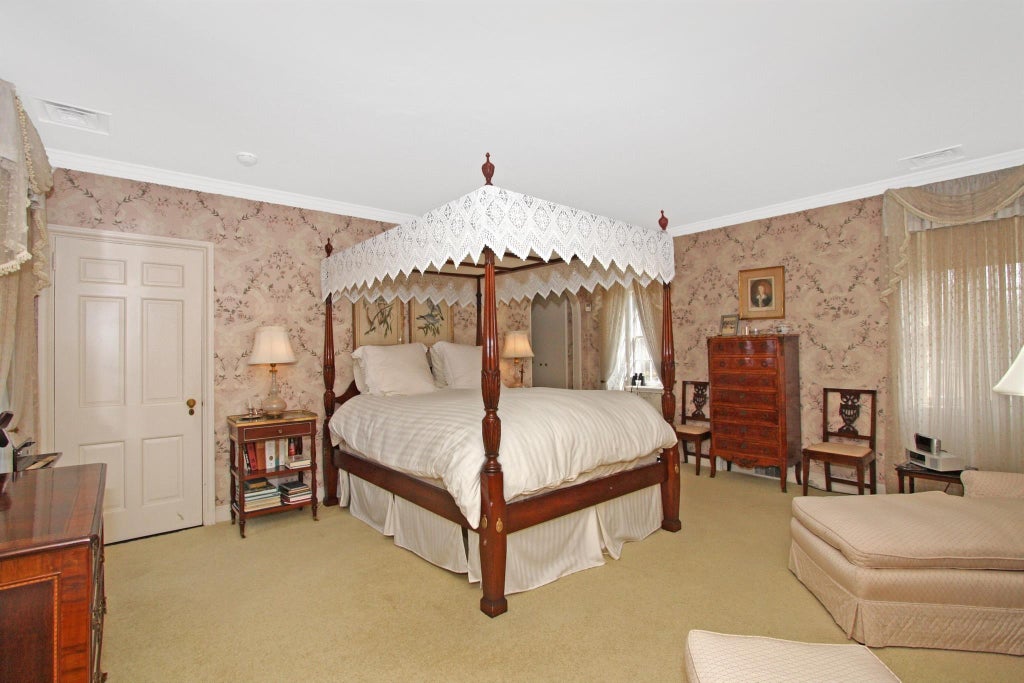 17 of 35 - 2 Wallis Lane, Nissequogue, NY