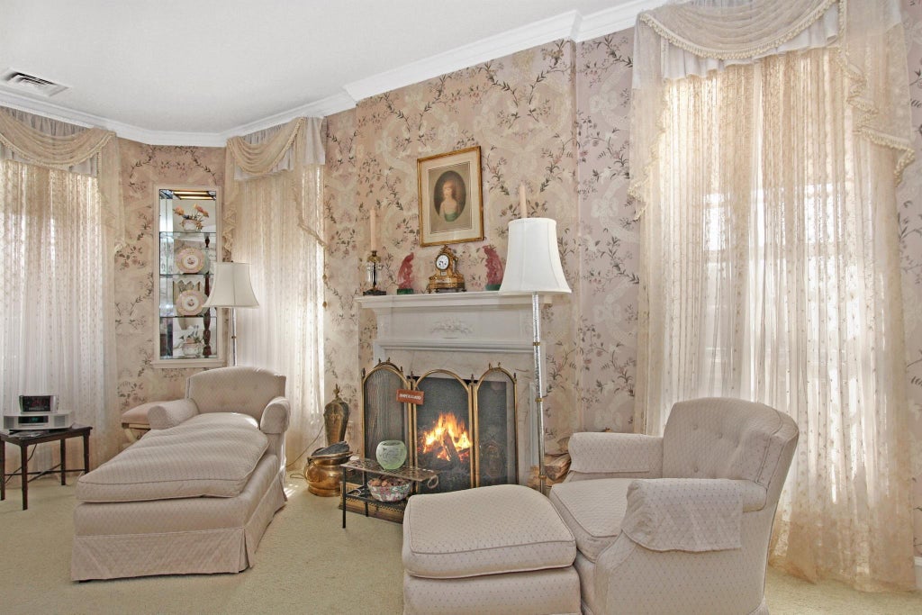 18 of 35 - 2 Wallis Lane, Nissequogue, NY