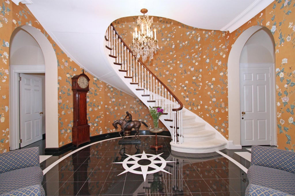 1 of 35 - 2 Wallis Lane, Nissequogue, NY