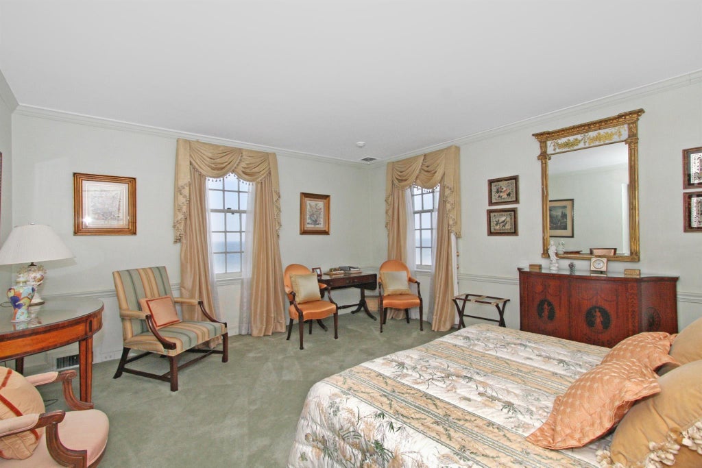 20 of 35 - 2 Wallis Lane, Nissequogue, NY