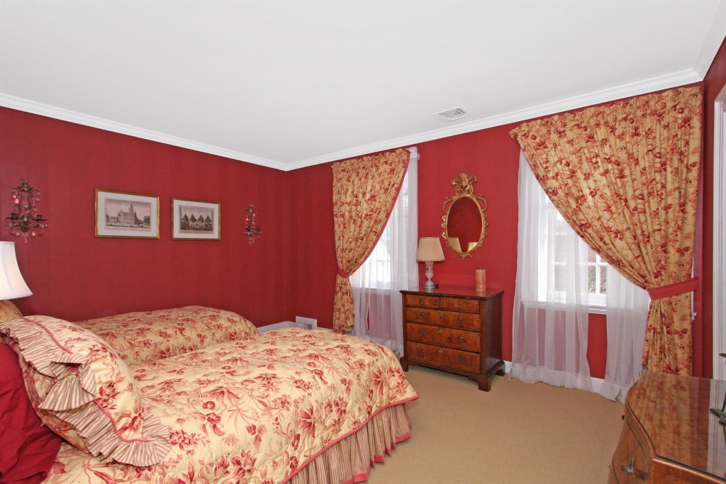 23 of 35 - 2 Wallis Lane, Nissequogue, NY