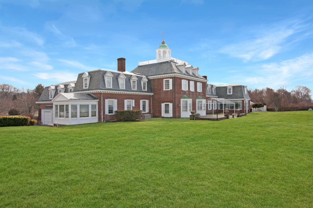 27 of 35 - 2 Wallis Lane, Nissequogue, NY