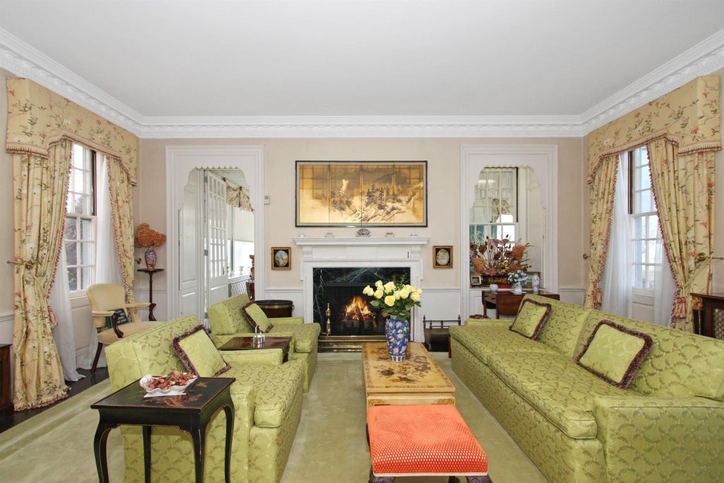 3 of 35 - 2 Wallis Lane, Nissequogue, NY