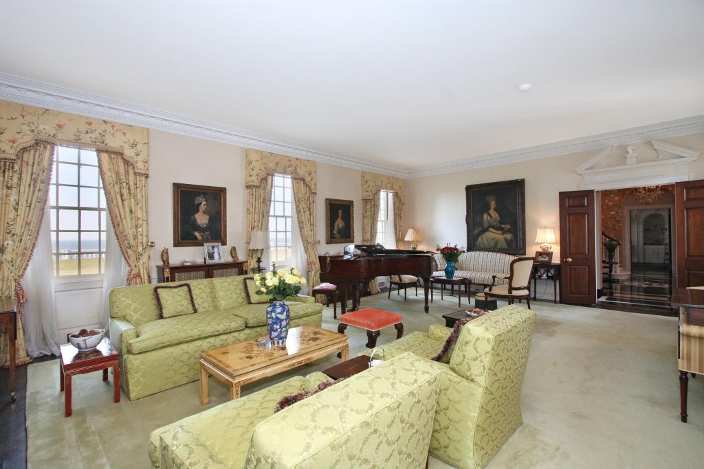 4 of 35 - 2 Wallis Lane, Nissequogue, NY