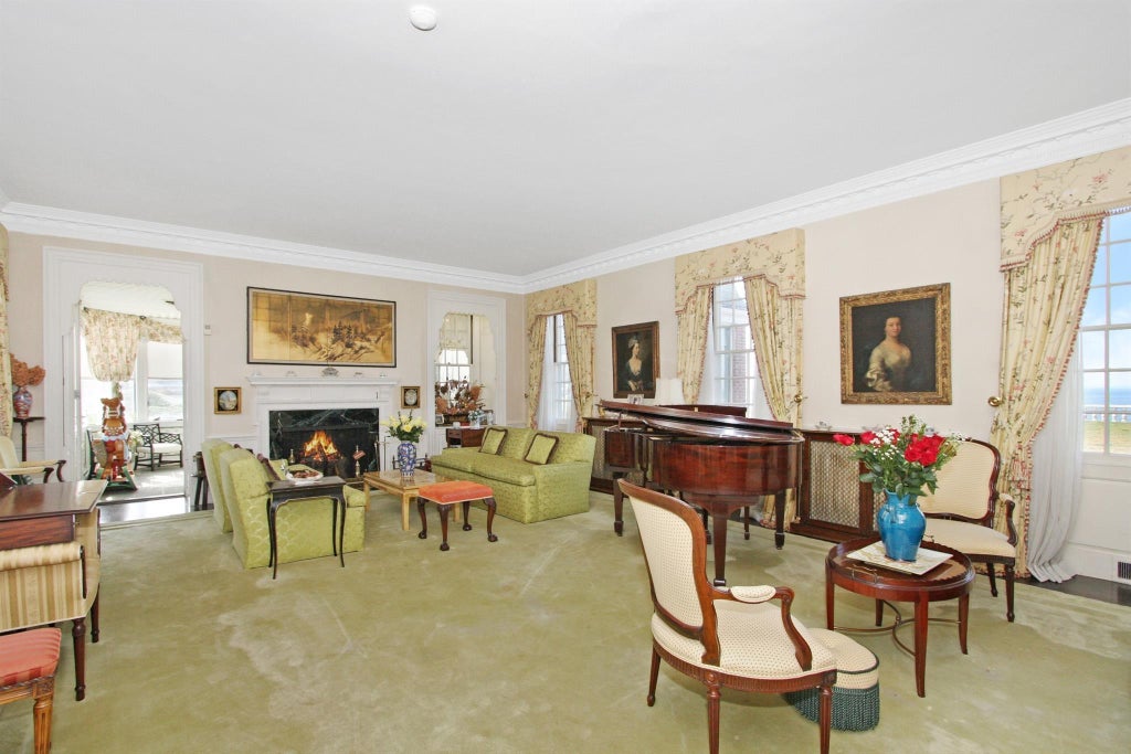 5 of 35 - 2 Wallis Lane, Nissequogue, NY