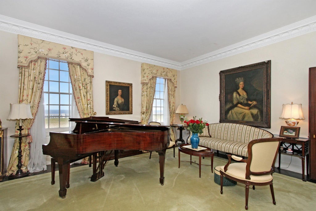 6 of 35 - 2 Wallis Lane, Nissequogue, NY