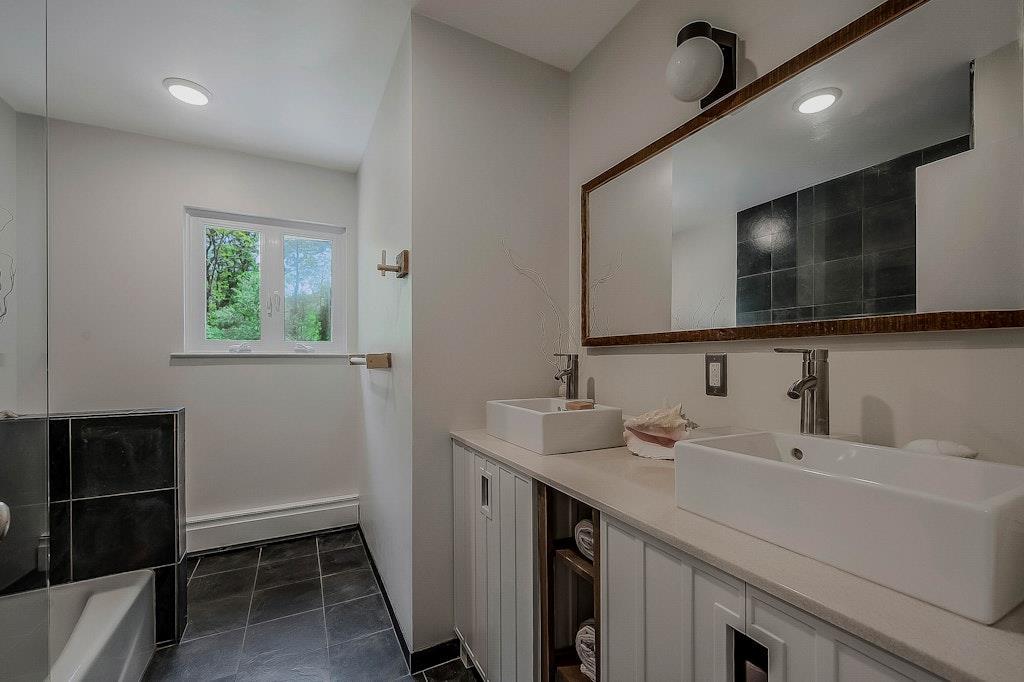 22 of 37 - 81 Patricia Lane, South Setauket, NY