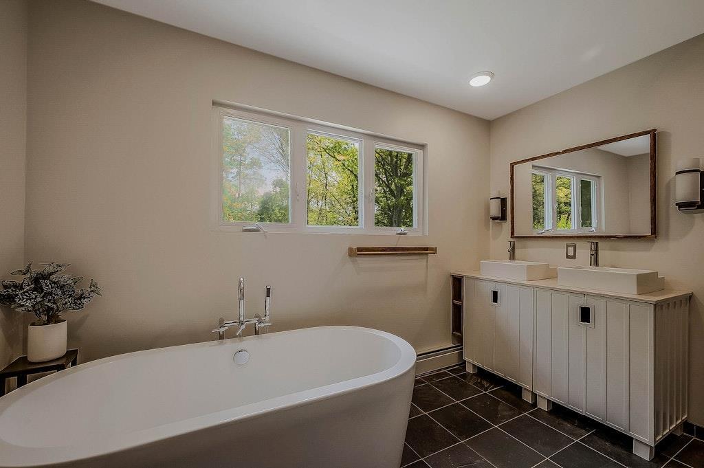 26 of 37 - 81 Patricia Lane, South Setauket, NY
