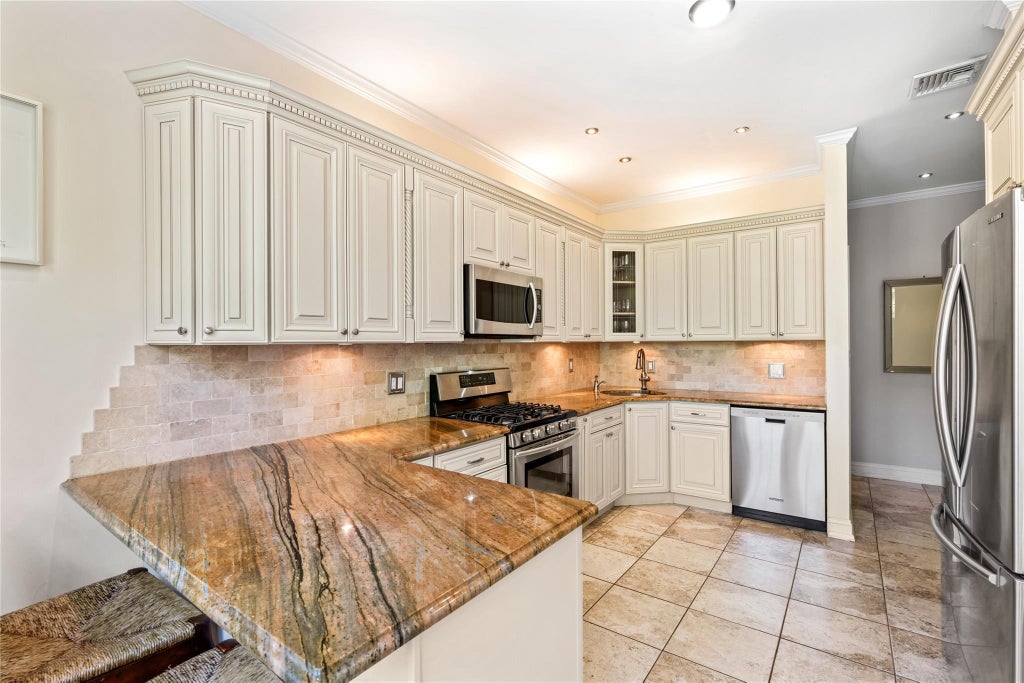 13 of 40 - 69 Bay Avenue # B, Huntington, NY