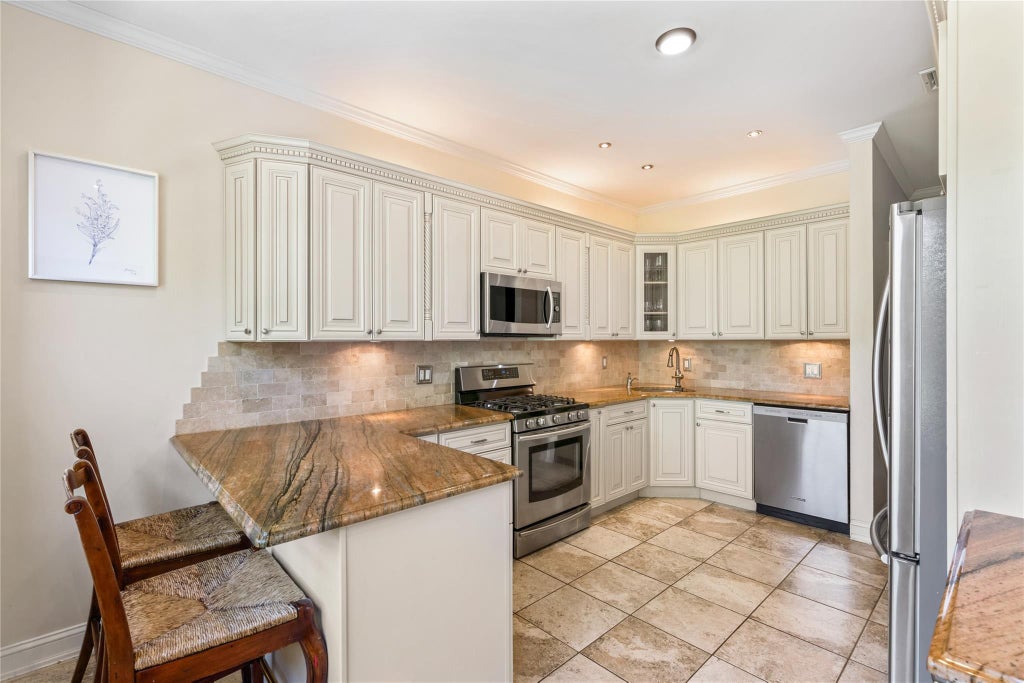 14 of 40 - 69 Bay Avenue # B, Huntington, NY