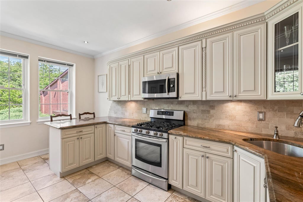 15 of 40 - 69 Bay Avenue # B, Huntington, NY