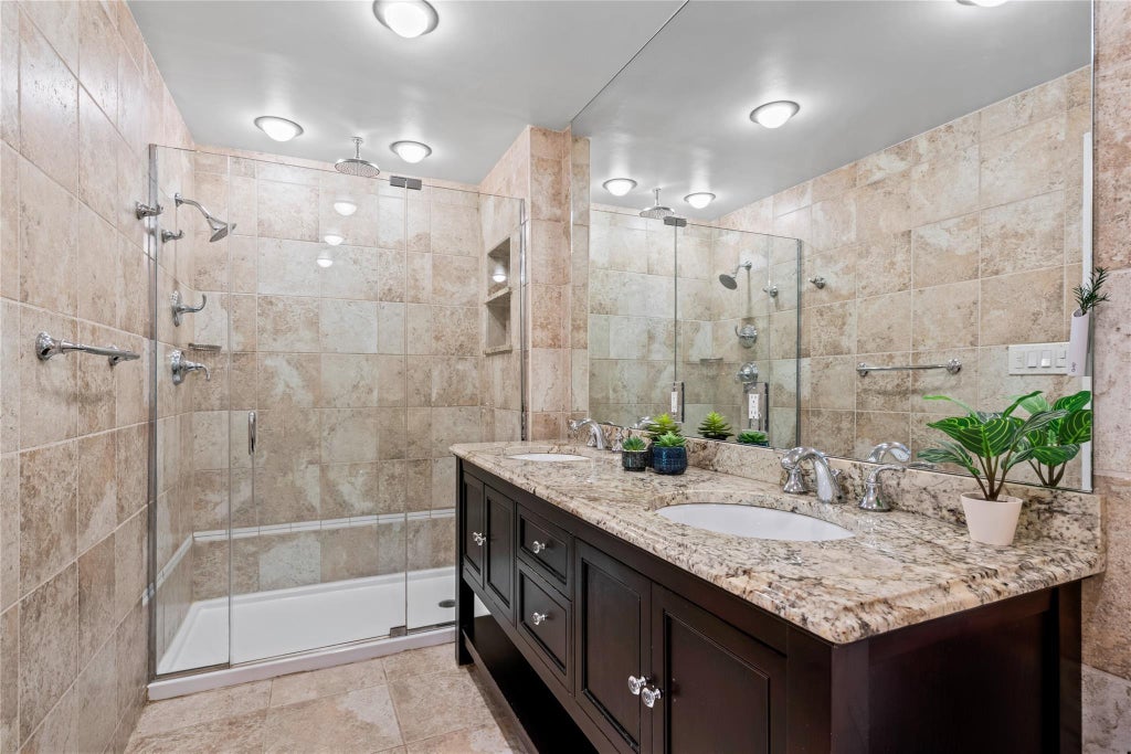 25 of 40 - 69 Bay Avenue # B, Huntington, NY