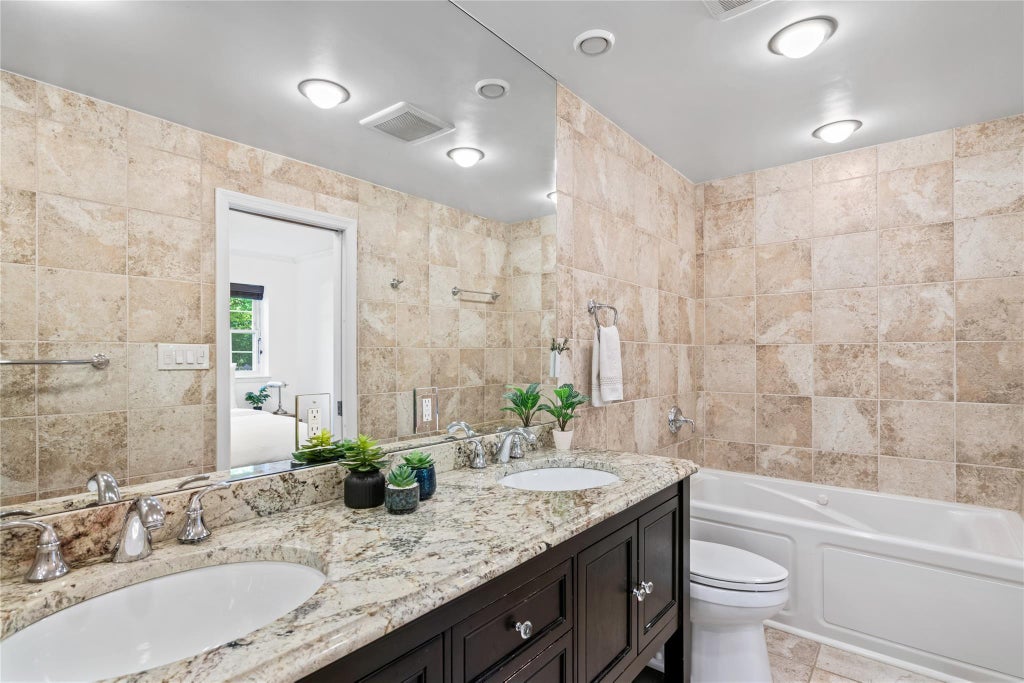26 of 40 - 69 Bay Avenue # B, Huntington, NY