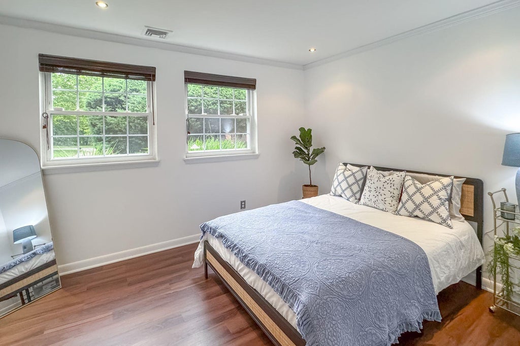 27 of 40 - 69 Bay Avenue # B, Huntington, NY
