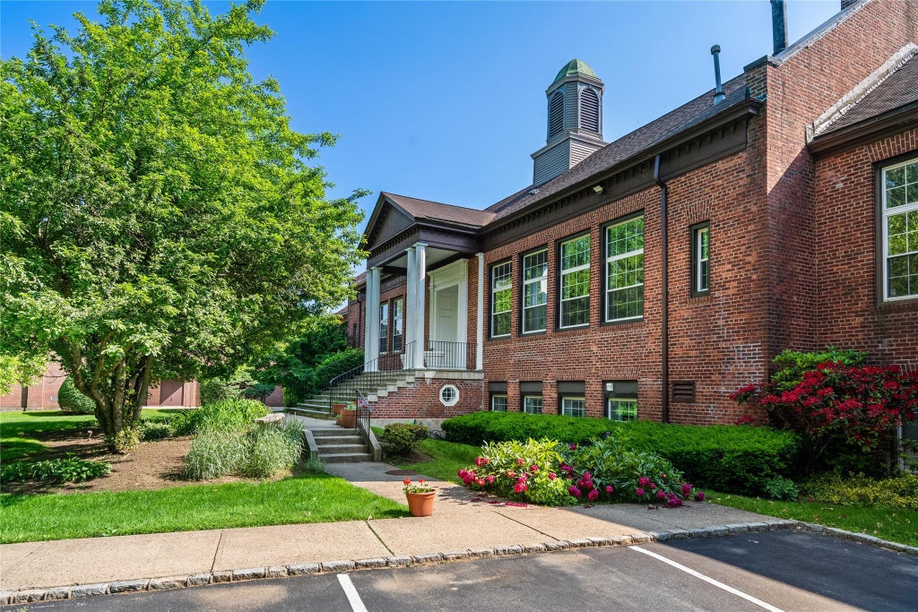 5 of 40 - 69 Bay Avenue # B, Huntington, NY