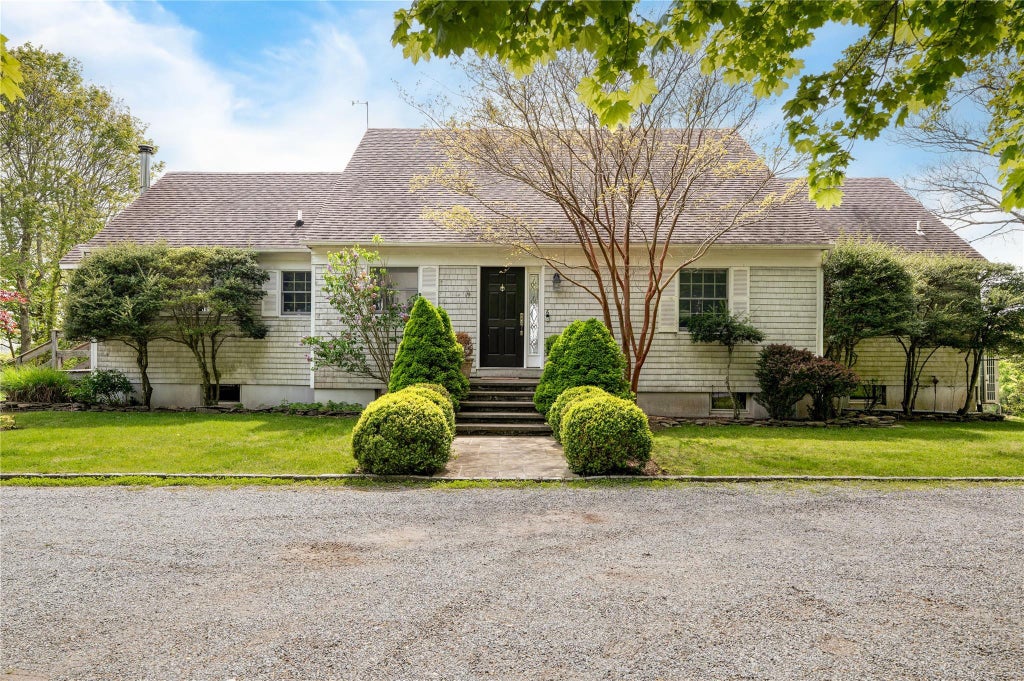 6 Beech Hollow Court, Montauk