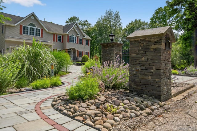 7 Stonewall Court, Warwick