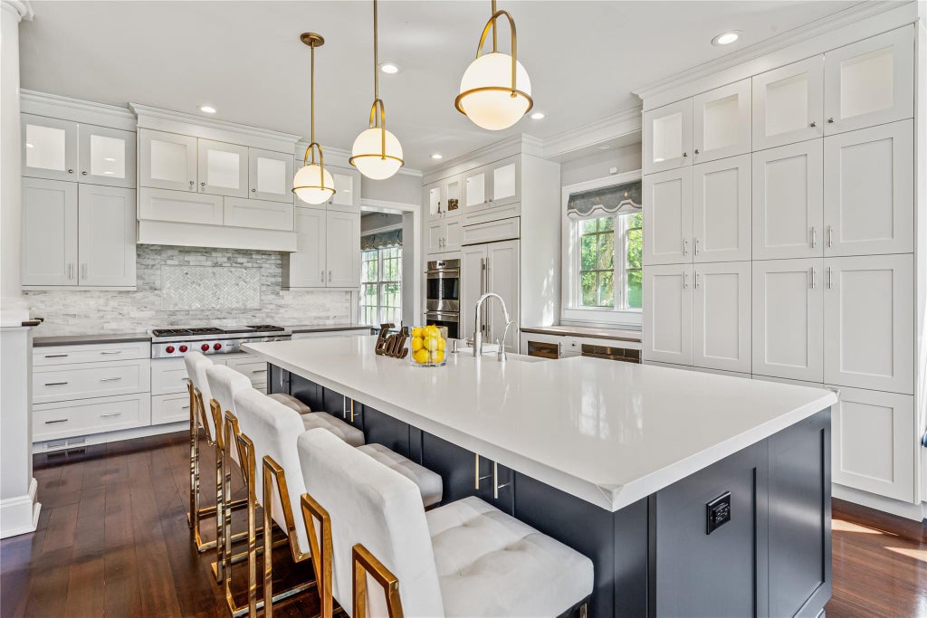 10 of 42 - 55 Westgate Road, Muttontown, NY