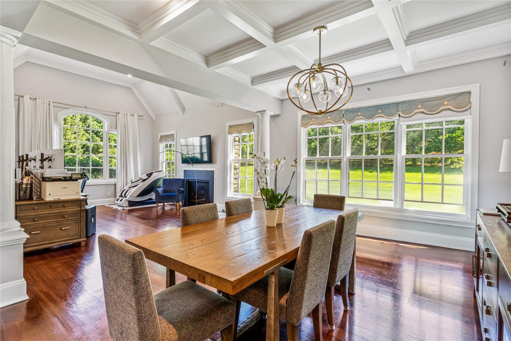 11 of 42 - 55 Westgate Road, Muttontown, NY