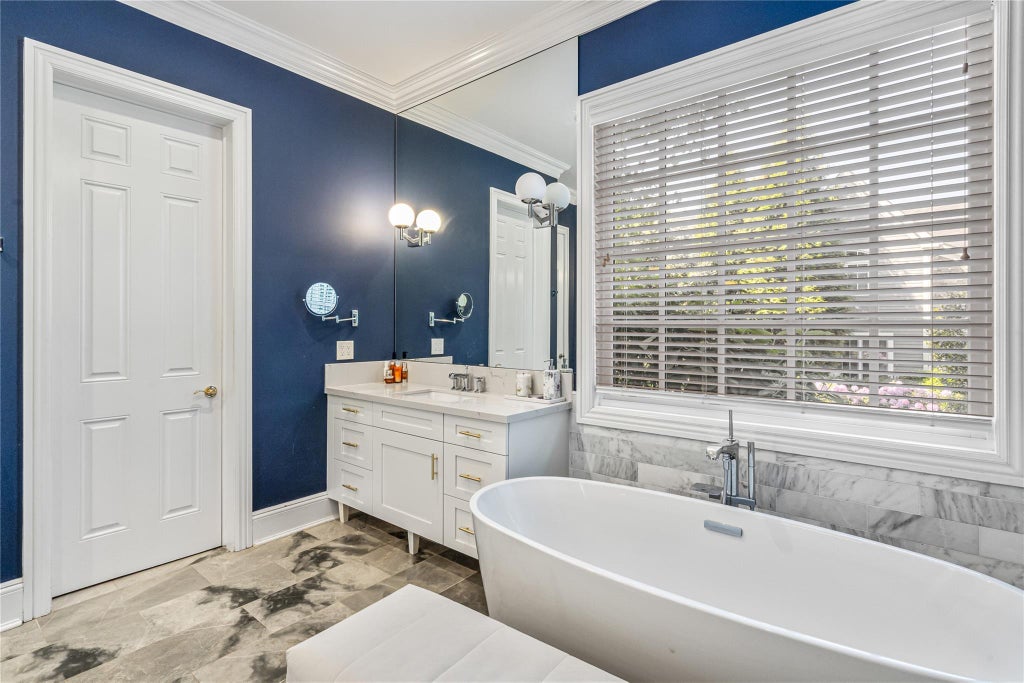 15 of 42 - 55 Westgate Road, Muttontown, NY