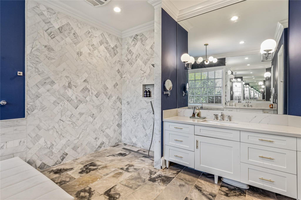 17 of 42 - 55 Westgate Road, Muttontown, NY
