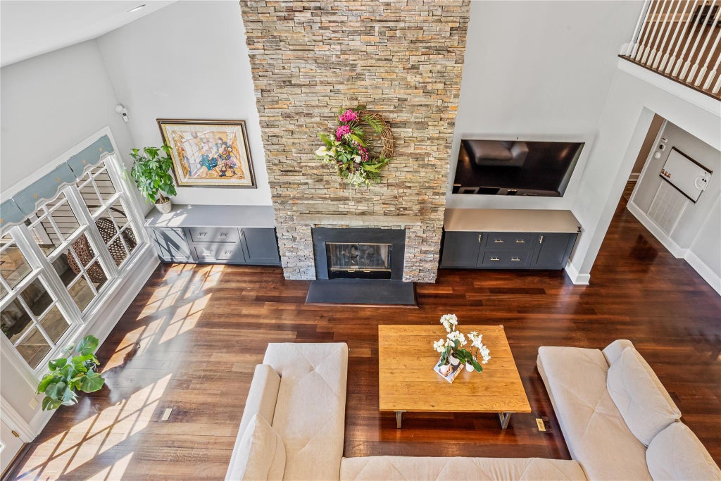 18 of 42 - 55 Westgate Road, Muttontown, NY