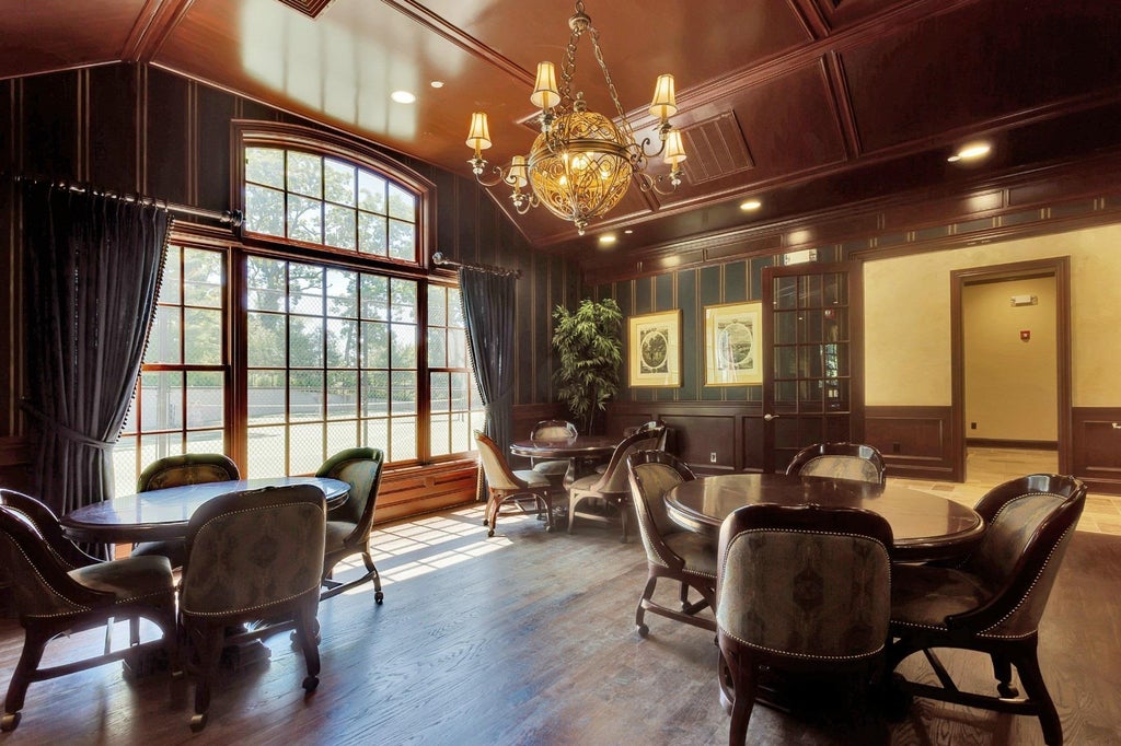 39 of 42 - 55 Westgate Road, Muttontown, NY