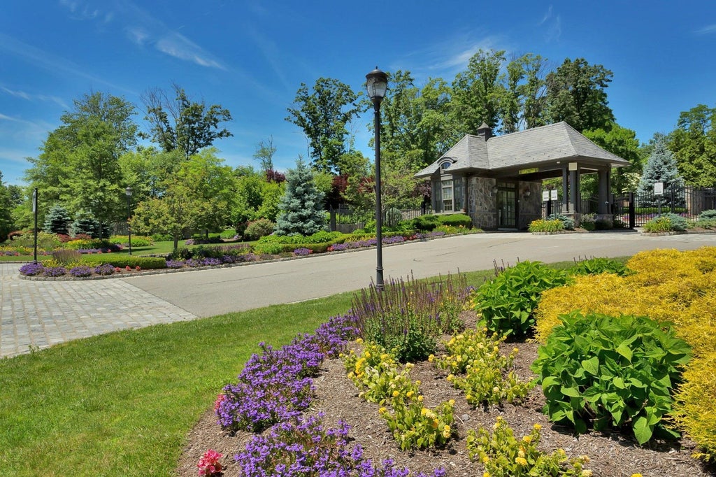 41 of 42 - 55 Westgate Road, Muttontown, NY