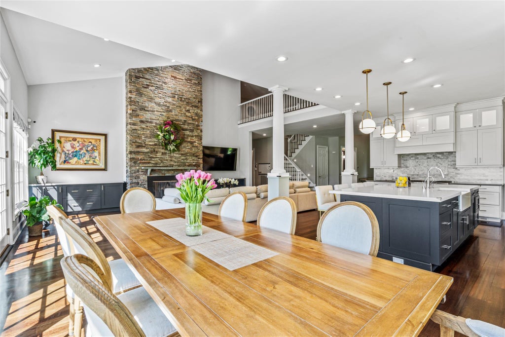 6 of 42 - 55 Westgate Road, Muttontown, NY