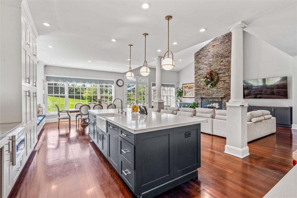 8 of 42 - 55 Westgate Road, Muttontown, NY