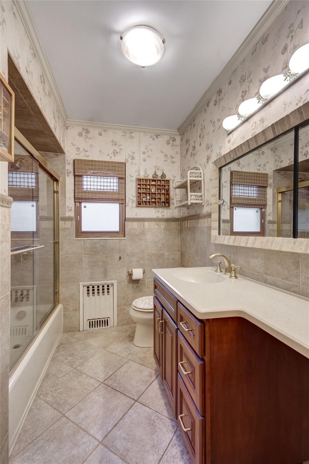 14 of 20 - 113 Stratford, Roslyn Heights, NY