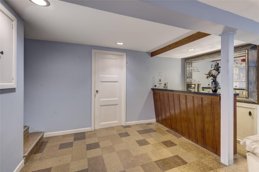 15 of 20 - 113 Stratford, Roslyn Heights, NY