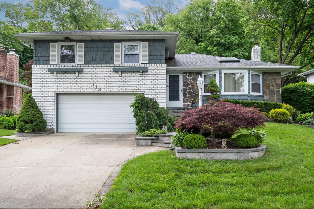 17 of 20 - 113 Stratford, Roslyn Heights, NY