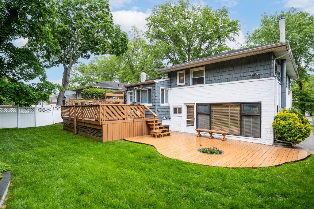 18 of 20 - 113 Stratford, Roslyn Heights, NY
