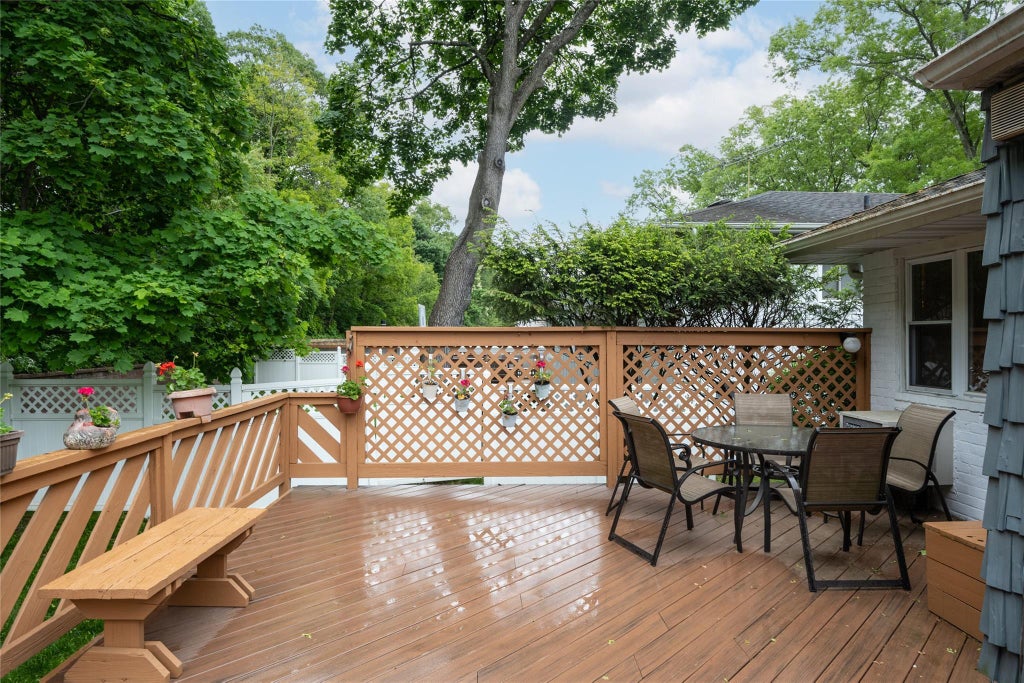 19 of 20 - 113 Stratford, Roslyn Heights, NY