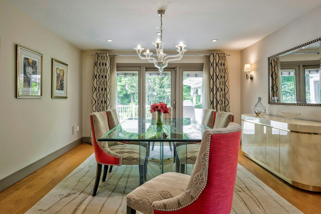 10 of 50 - 4 Aldgate Drive, Manhasset, NY