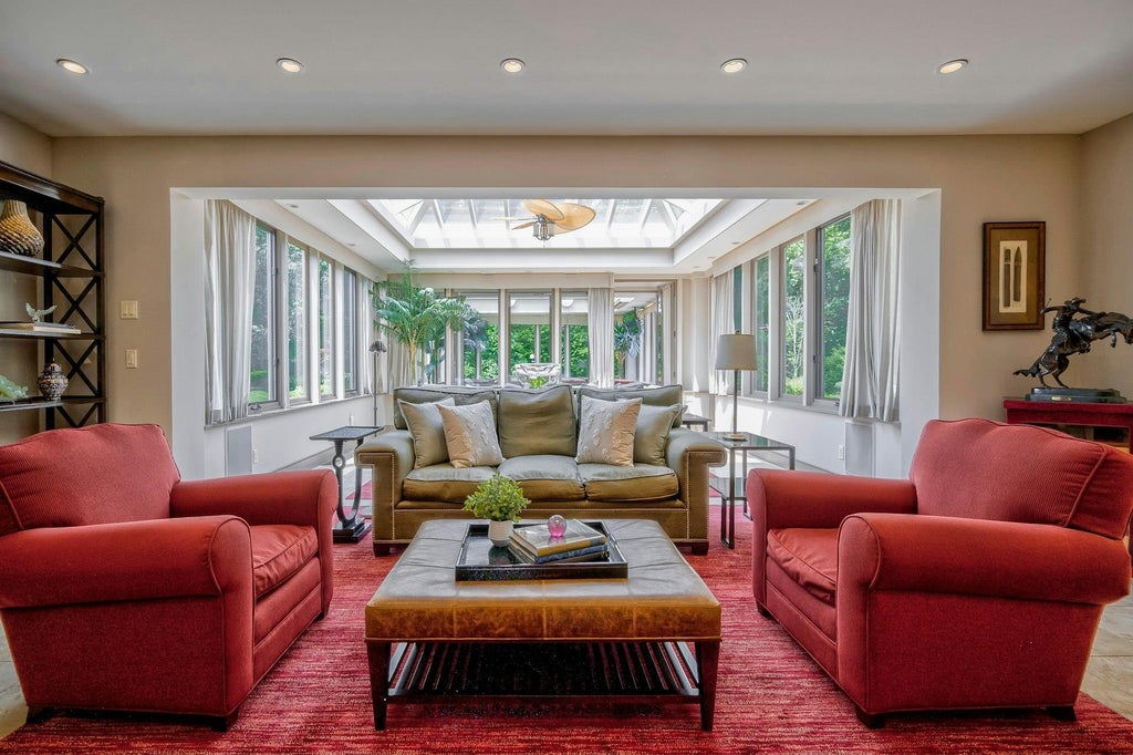 13 of 50 - 4 Aldgate Drive, Manhasset, NY