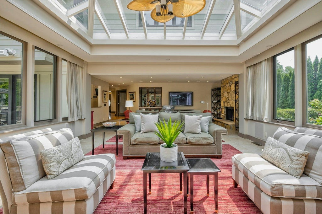 15 of 50 - 4 Aldgate Drive, Manhasset, NY