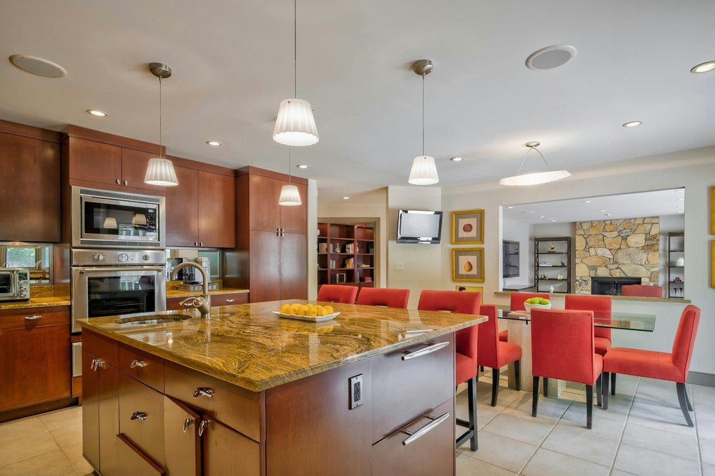 21 of 50 - 4 Aldgate Drive, Manhasset, NY