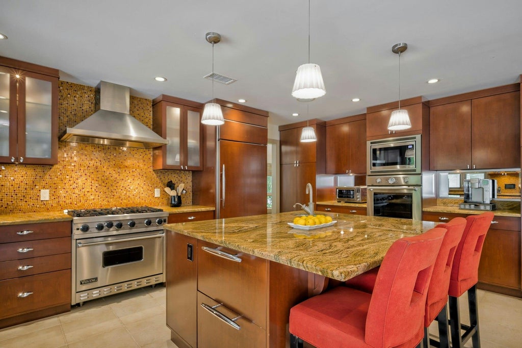 22 of 50 - 4 Aldgate Drive, Manhasset, NY