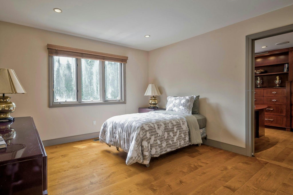 25 of 50 - 4 Aldgate Drive, Manhasset, NY